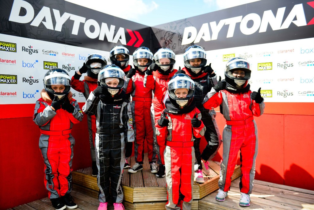 outdoor-go-karting-in-london-daytona-motorsport-1000m-circuit