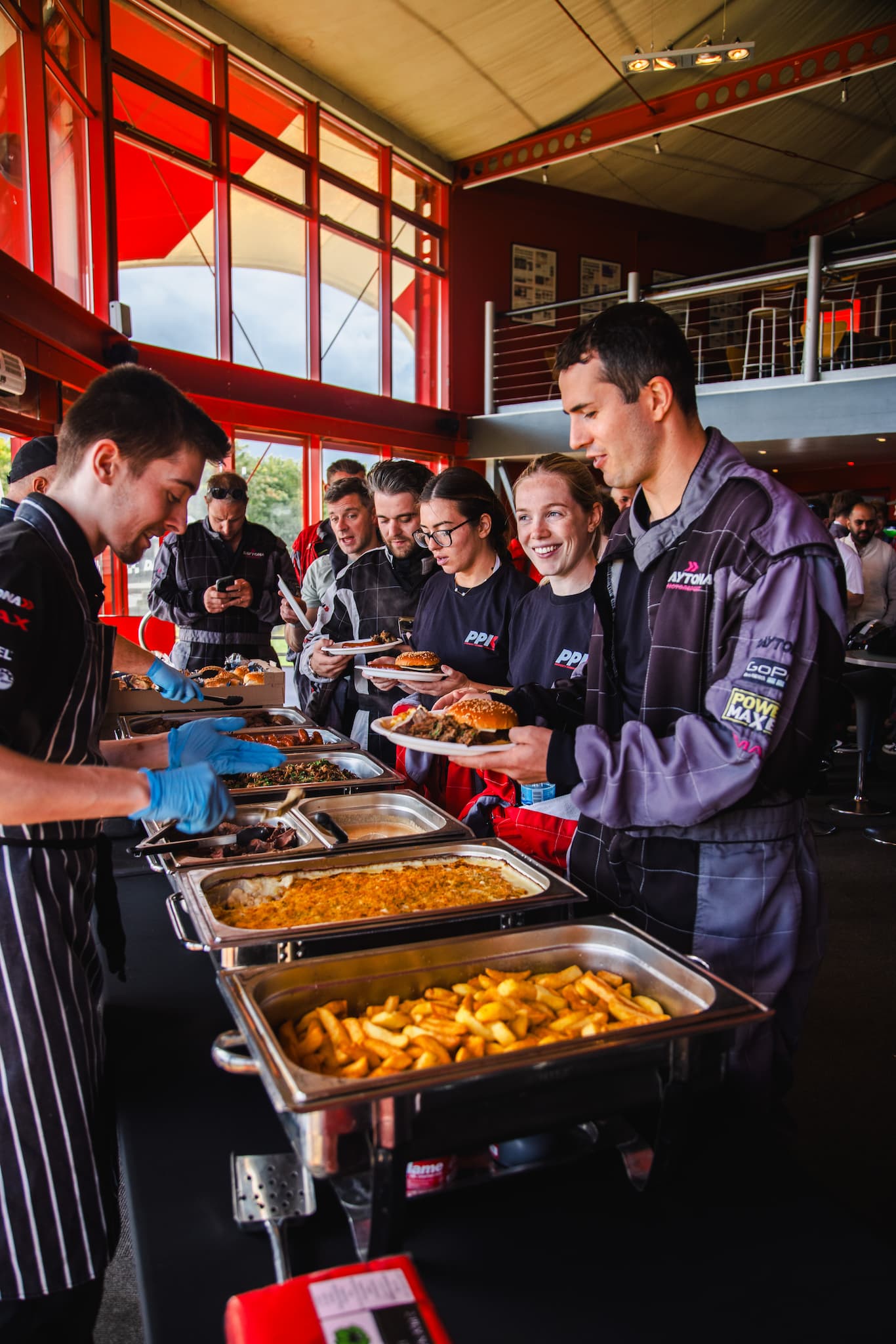 serving food image